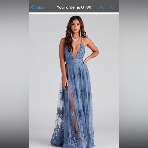 Windsor Dresses & Skirts - Gorgeous maxi blue dress with mesh detail